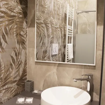 Jadore Monic Penzion 4*